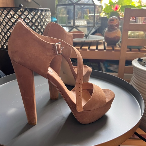 Steve Madden Shoes - Steve Madden Tan Platform Heels